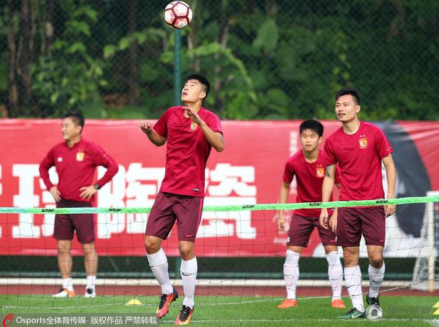 近日，片方再曝全新阵容，年仅16岁的二阶堂富美将在片中担当重要角色—身穿紧身衣的冰上 《狼少女与黑王子》片场照 二阶堂富美赞山崎贤人 2016-02-20 山崎贤人和二阶堂富美再度搭档共演的漫改电影《狼少女与黑王子》近日曝光一组片场照，二阶堂富美在随后的记者采访中大赞和山崎贤人拍片时默契度高，看到了一个从未见过的山崎贤人。