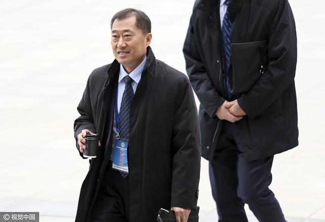 张艺谋黄渤梁家辉刘昊然马丽高叶等获殊荣 2025-10-31 唯见长江，光影绽放。