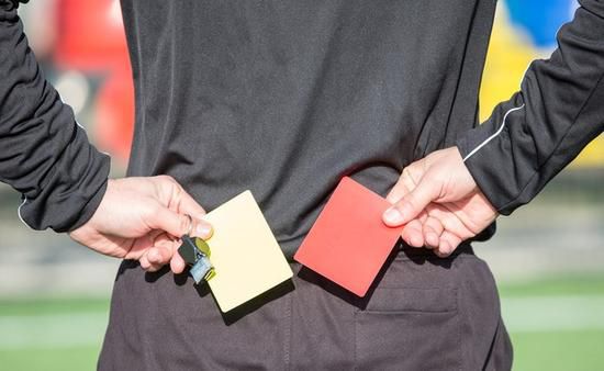 另一边，62岁的叶童大胆挑战综艺舞台，初亮相就是一首《渡情》，赵雅芝也在评论区为她打Call，让人瞬间梦回被《新白娘子传奇》硬控的童年时光。