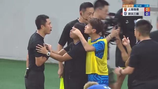 故事围绕传闻缠身的凶宅蝴蝶楼展开，李梦饰演的理疗师李晗与心怀鬼胎的阿伟各怀目的入住民国老楼。