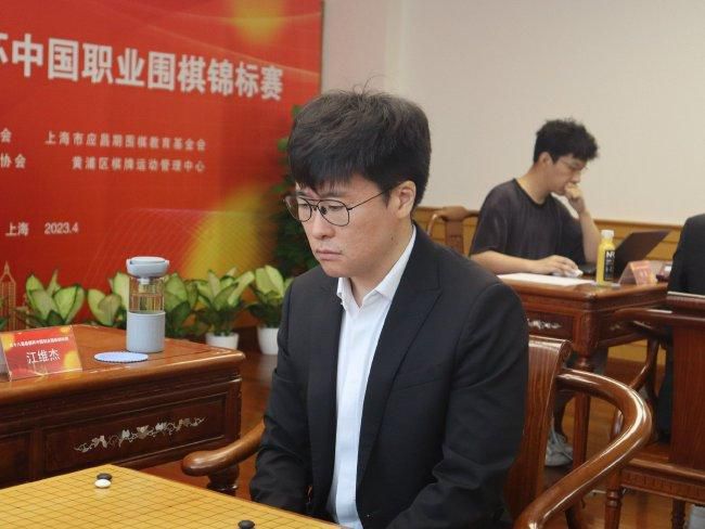 影片发布一组角色剧照，并同步曝光演员阵容，在杭州的湖光山色中，正上演这场关于“爱和美味”的温暖故事。