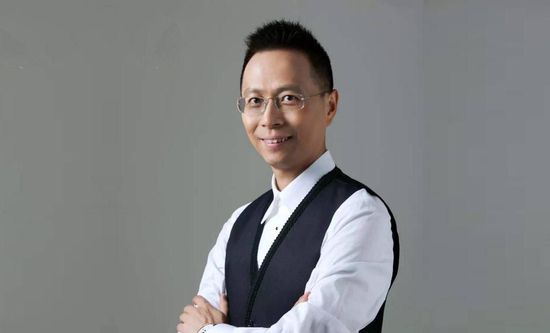 他回忆，在创作这首歌曲前，胡伟立把刘德华以前的歌全部听了一遍，仔细分析他的音区哪里最好听、最漂亮。