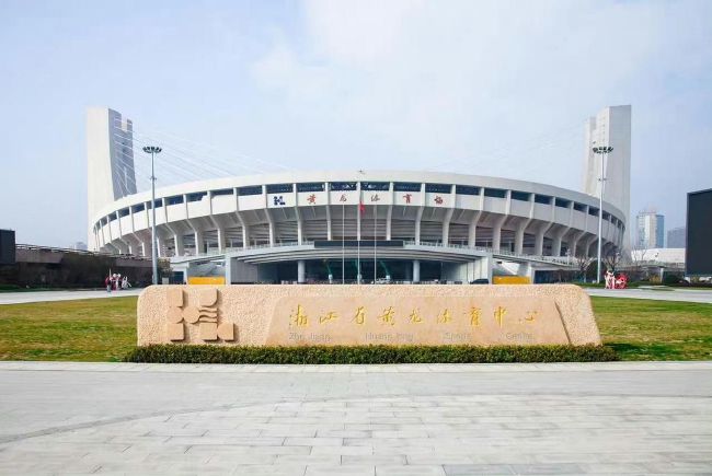 61岁杨紫琼狂晒与爱孙合照 2024-04-01 2024新年伊始，61岁的杨紫琼荣升奶奶，日前开启疯狂晒娃模式，在个人IG晒出一系列和孙子的合影，祖孙二人在一起的温馨画面引发热议。