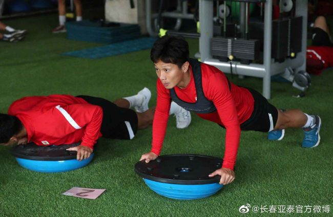 85后人气美女张檬已经进组拍摄，成为除原班人马外加入该片的 《武林外传》发拜年图 姚晨、闫妮携主创迎新春 2011-02-01 电影《武林外传》已于1月26日欢乐公映，春节将至，剧组发布拜年版美图，提前向全国观众拜年，恭祝大家在新的一年，安康幸福、开心美满。
