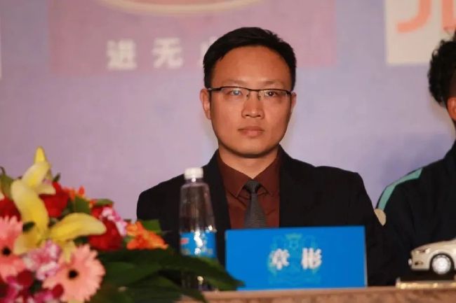 影版导演哥伦布这样说 2025-01-21 日前，电影《哈利·波特》系列前两部的导演克里斯·哥伦布，在接受《人物》杂志采访时就HBO改编版