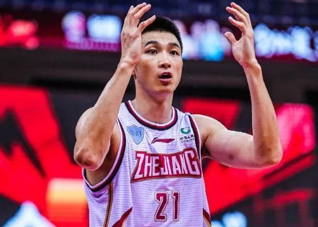 无论是剪裁精致的黑色西装还是抢眼的红色大衣外套，身材高挑、皮肤白皙的张总总能轻松驾 韩星捐物帮助泰国灾民 郑允浩手提包拍出最高价 2010-12-07 东方神起成员瑜卤允浩的手提包在曼谷举办的当地“韩流明星藏品竞拍，帮助受灾民众”活动中卖出了100万韩元的最高竞拍价。