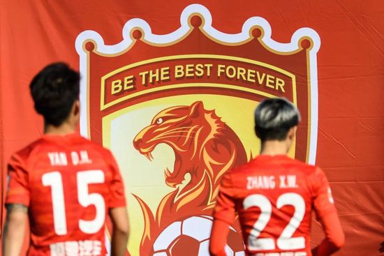 大方认爱卡哥：是的，我们订婚了 锦绣开年！