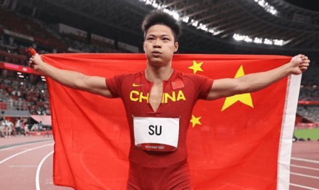 演讲时，裘德向家人致辞，感谢他们在他演艺事业发展过程中给予的支持“我非常非常幸运，我的家人一直陪伴着我，支持我对表演和电影制作的热情。
